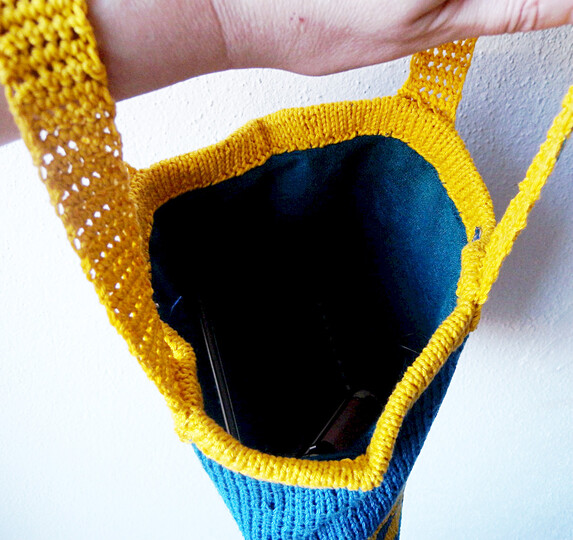 Handbag knitting pattern "Goldfish Swimming to Australia"