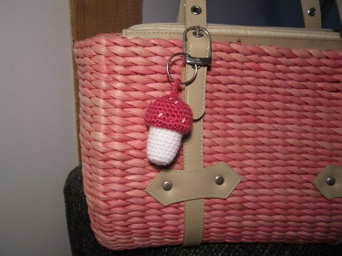 Häkelanleitung für einen Glücksbringer / Taschenbaumler