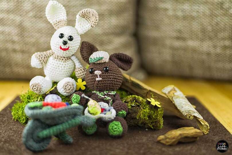 Häkelanleitung: Kleine Hasen Stups & Hoppel mit Schubkarre