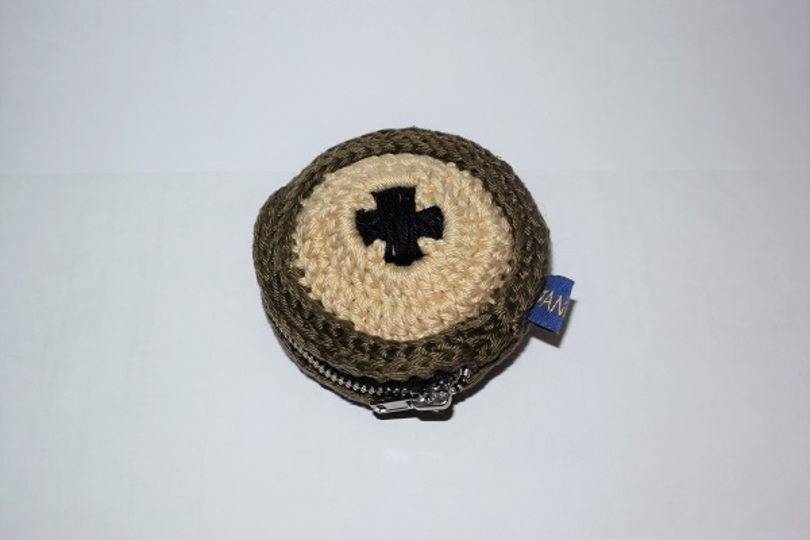 Anleitung für 3 verschiedene Knöpfe und Geldbeutel aus Restwolle, schnell gehäkelt, auch für Anfänger.