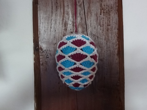 Osterei in starken Farben