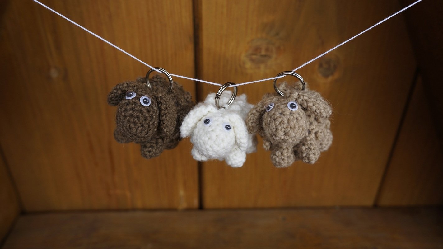 Mini Schäfchen Schlüsselanhänger Häkelanleitung