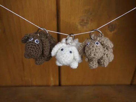 Mini Schäfchen Schlüsselanhänger Häkelanleitung