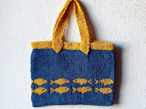Gestrickte Handtasche mit Fischen "Goldfish Swimming to Australia"