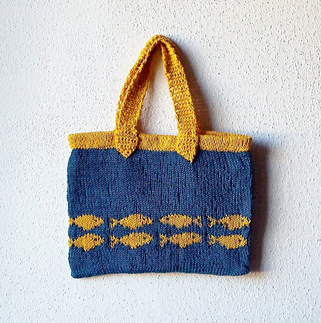 Gestrickte Handtasche mit Fischen "Goldfish Swimming to Australia" - Bild 2