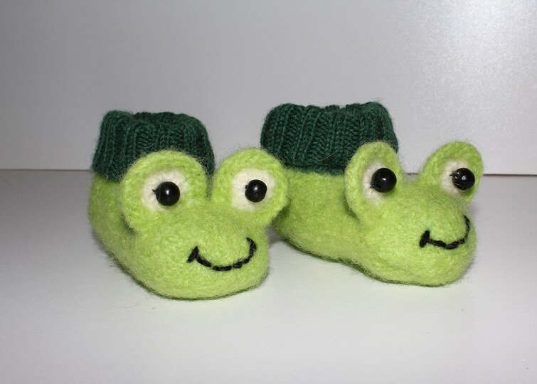 Hausschuhe Gr. 18 - 43, Erdbeere, Frosch, Maus, gestrickt und gefilzt #145