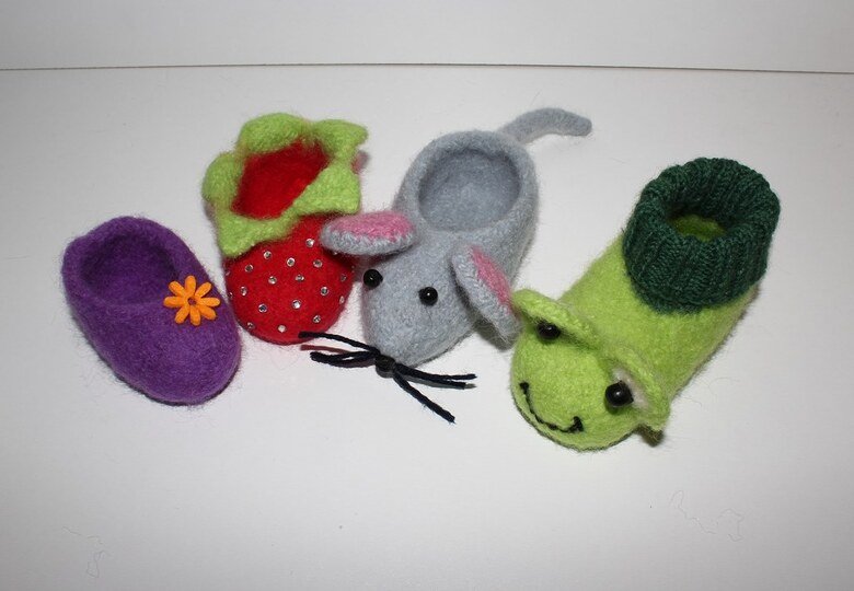 Hausschuhe Gr. 18 - 43, Erdbeere, Frosch, Maus, gestrickt und gefilzt #145