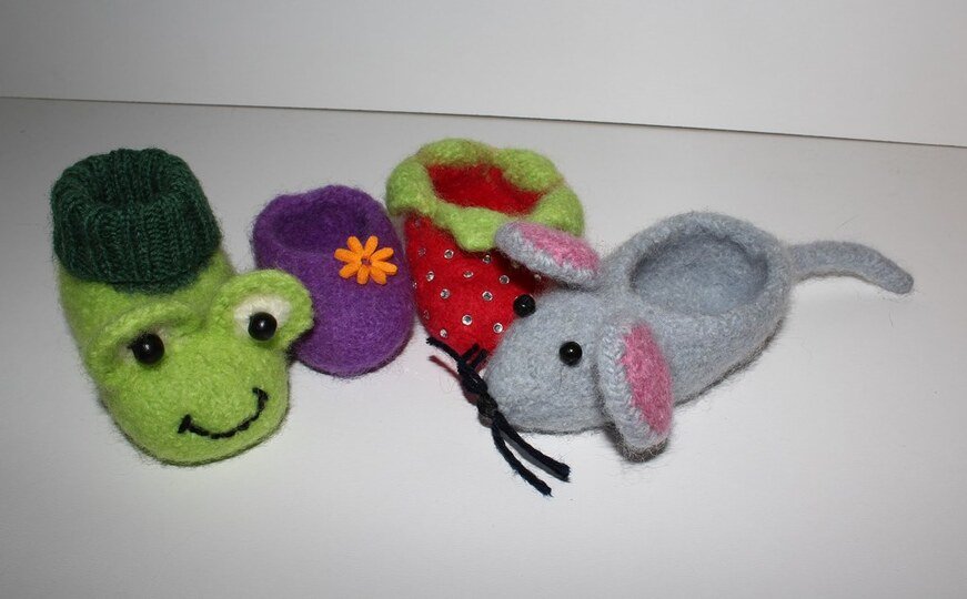 Hausschuhe Gr. 18 - 43, Erdbeere, Frosch, Maus, gestrickt und gefilzt #145