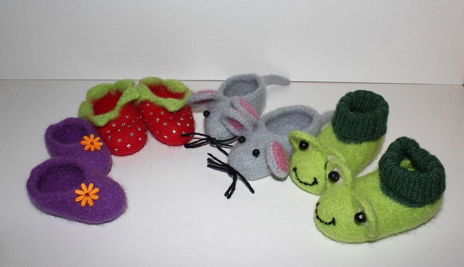 Hausschuhe Gr. 18 - 43, Erdbeere, Frosch, Maus, gestrickt und gefilzt #145