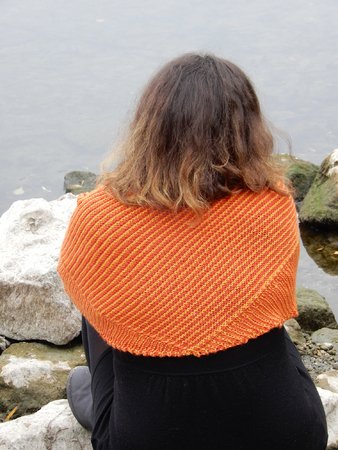 Sideways knitted shawl in garter stitch with tiny stripes "Garter Cloud"