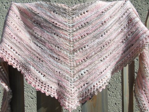 Dreiecktuch mit Lochmustergruppen