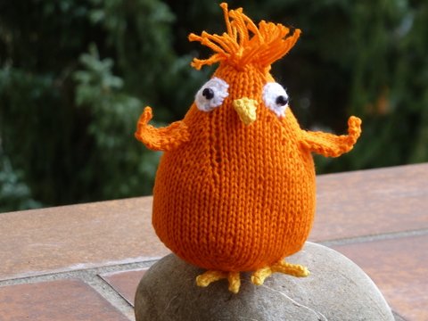 Schräger Vogel  gestrickt  ca 10 cm groß