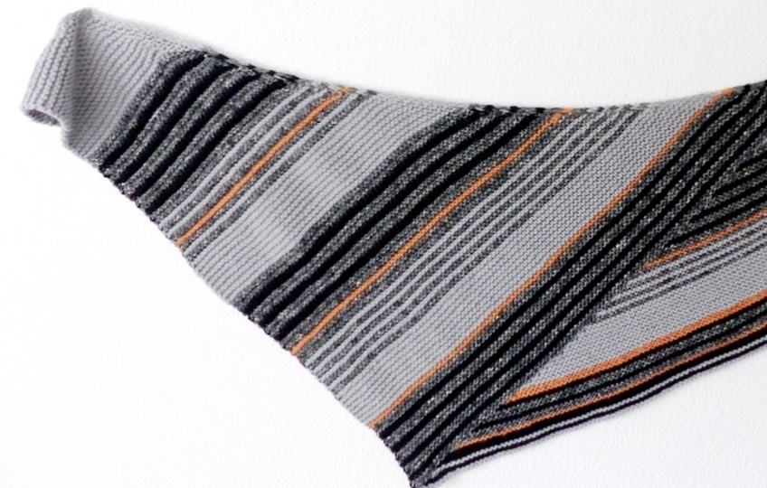 Strickanleitung, Dreieckstuch in Grau Schwarz Orange, E-BOOK