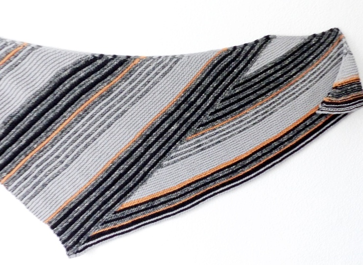 Strickanleitung, Dreieckstuch in Grau Schwarz Orange, E-BOOK