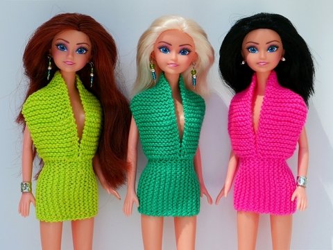 Strickanleitung - Rückenfreies Sommerkleid für kleine Anziehpuppen