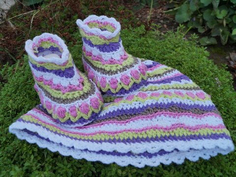 Blumenkind Anleitung zum häkeln für Baby- Mütze und Schuhe