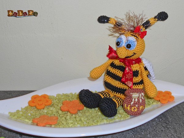 Mohito 45-teiliges Mini-Bienen-Dekoset – Mit Häkelblumen, Für DIY, Partydeko & Basteln