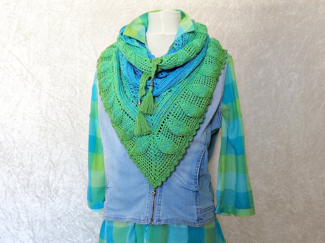 Häkelanleitung Dreieckstuch mit Reliefmuster Blue Lagoon - Bild 8