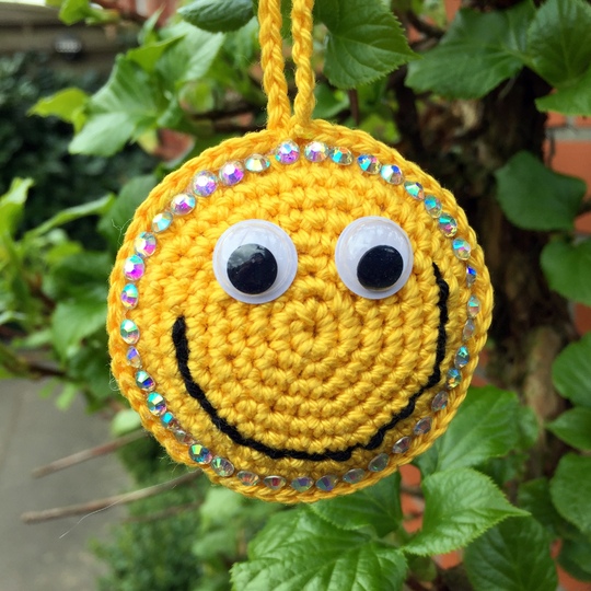 Häkelanleitung Glitzer - Smiley, Anhänger, Magnet, Baumwolle meets Glitzersteine
