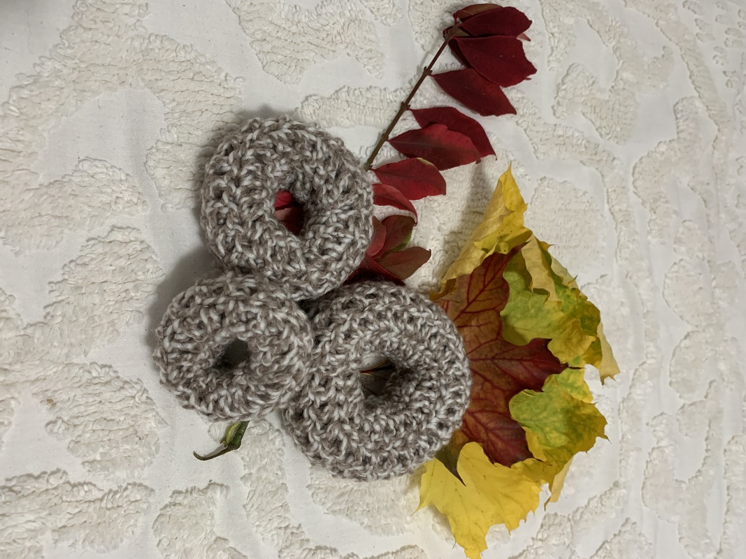 crochet hair donut bun maker pattern, sock bun, 3 sizes