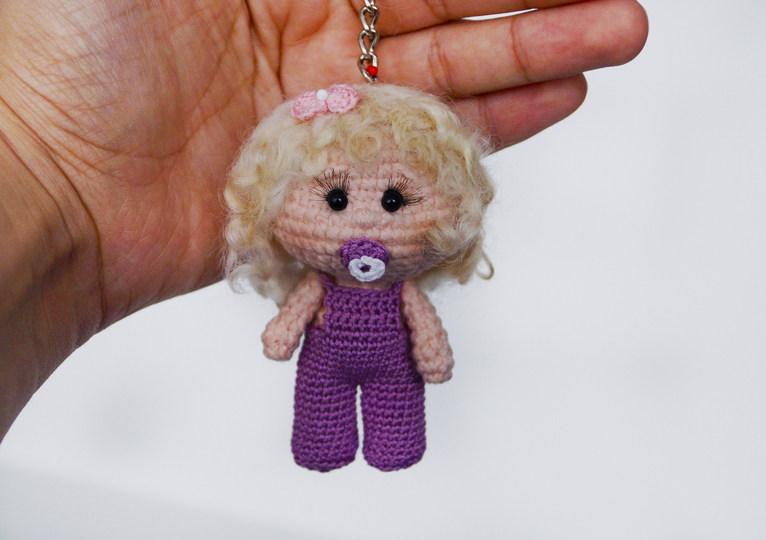 Häkelanleitung Schlüsselanhänger, Taschenbaumler "Kati"
