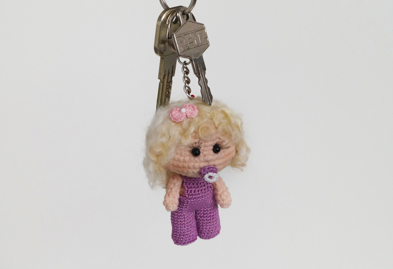 Häkelanleitung Schlüsselanhänger, Taschenbaumler "Kati"