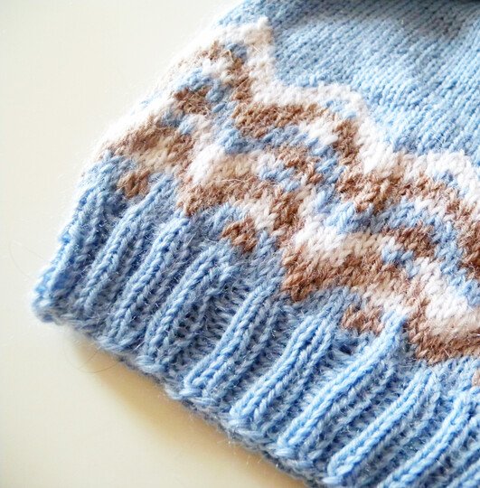 Hat Knitting Pattern in stranded colorwork "Montagna"