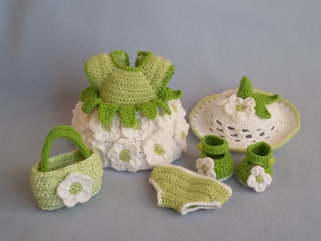 Clothes for Greta daisies, crochet pattern