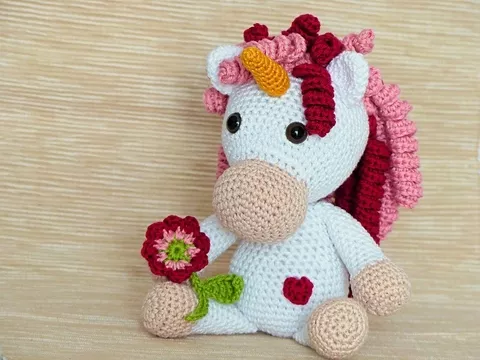 Einhorn Adele - Amigurumi Häkelanleitung