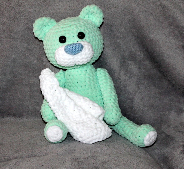 Teddy häkeln – kuschelweicher Bär aus Chenille (deutsche Anleitung)