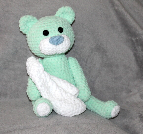 Teddy häkeln – kuschelweicher Bär aus Chenille (deutsche Anleitung)