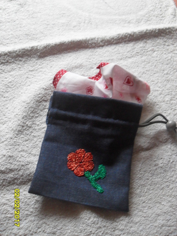 Taschentuchbeutel mit gehäkelter Applikation