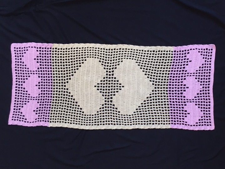 Häkelanleitung Tischläufer mit Herz