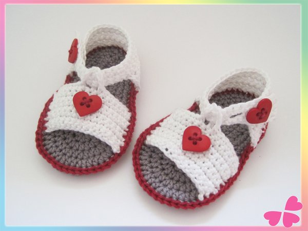 Häkelanleitung: Baby Sandalen mit Herz Knopf (0 bis 1 Jahr)