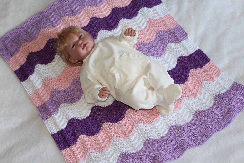 Strickanleitung Babydecke, Plaid, Wellenmuster, Größe ca. 60 x 70 cm, für Anfänger geeignet
