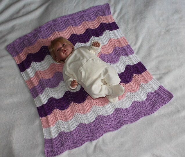 Strickanleitung Babydecke, Plaid, Wellenmuster, Größe ca. 60 x 70 cm, für Anfänger geeignet