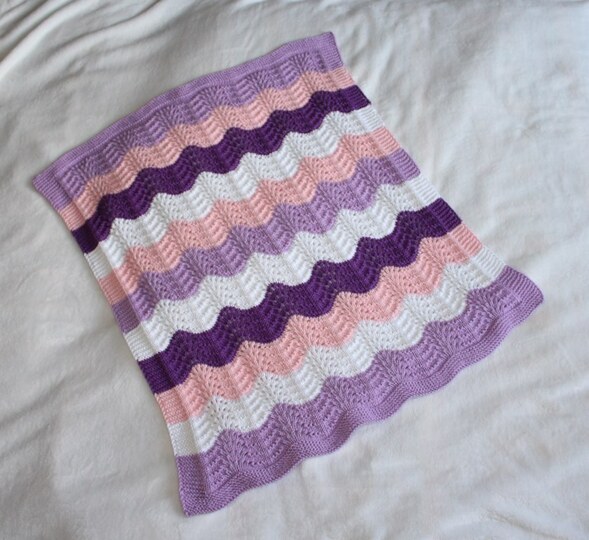 Strickanleitung Babydecke, Plaid, Wellenmuster, Größe ca. 60 x 70 cm, für Anfänger geeignet