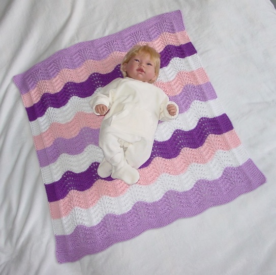Strickanleitung Babydecke, Plaid, Wellenmuster, Größe ca. 60 x 70 cm, für Anfänger geeignet