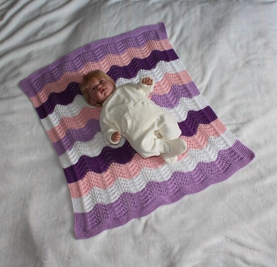 Strickanleitung Babydecke, Plaid, Wellenmuster, Größe ca. 60 x 70 cm, für Anfänger geeignet