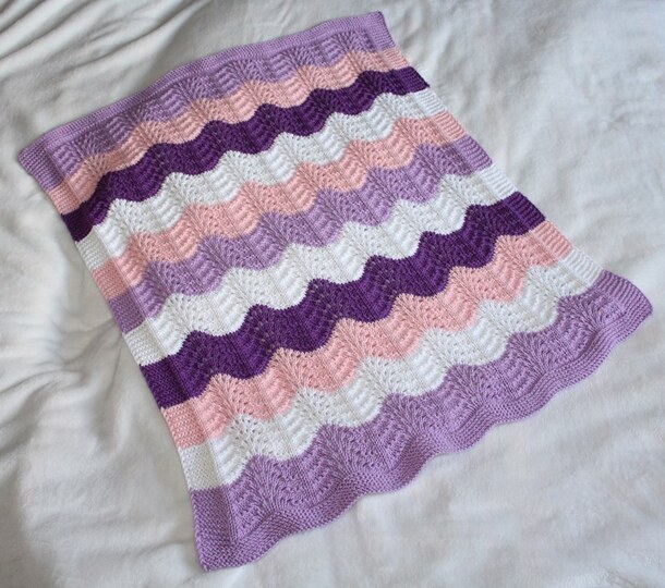 Strickanleitung Babydecke, Plaid, Wellenmuster, Größe ca. 60 x 70 cm, für Anfänger geeignet