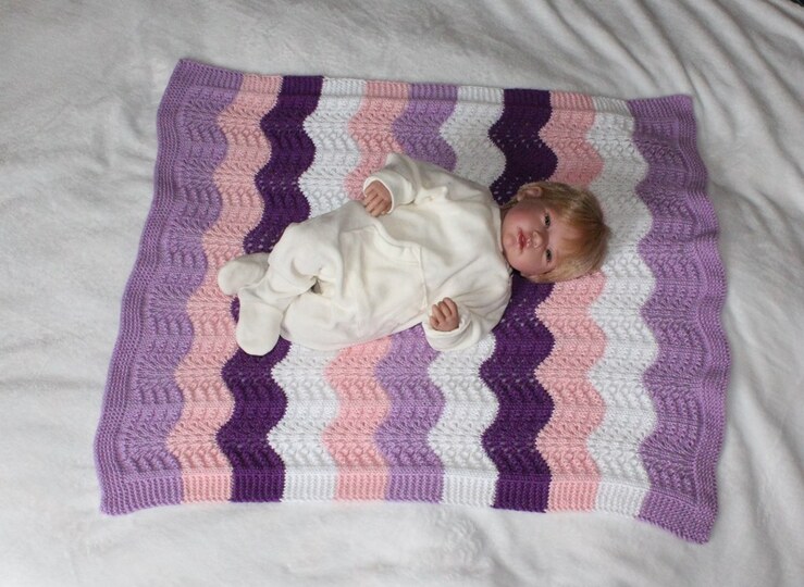 Strickanleitung Babydecke, Plaid, Wellenmuster, Größe ca. 60 x 70 cm, für Anfänger geeignet