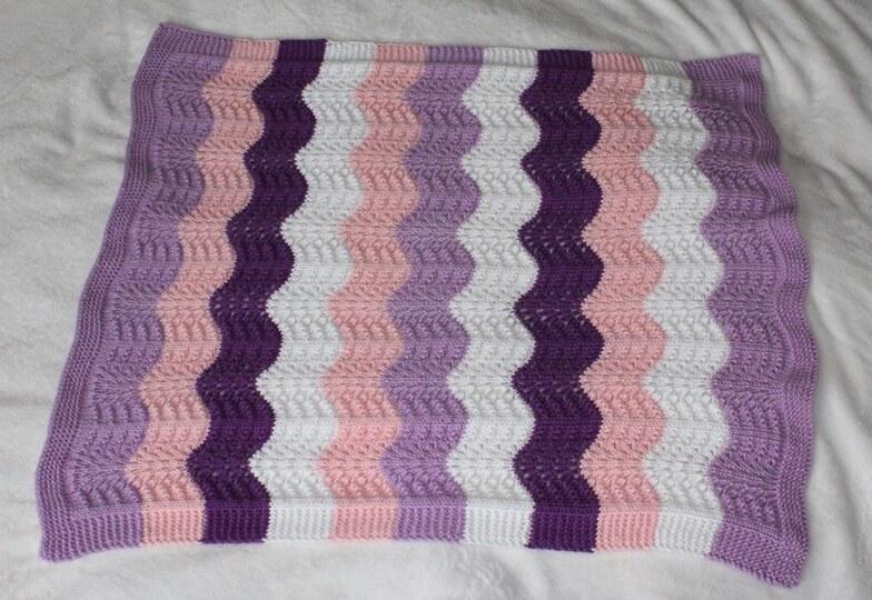 Strickanleitung Babydecke, Plaid, Wellenmuster, Größe ca. 60 x 70 cm, für Anfänger geeignet