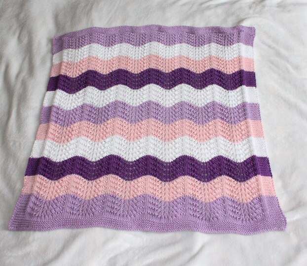 Strickanleitung Babydecke, Plaid, Wellenmuster, Größe ca. 60 x 70 cm, für Anfänger geeignet