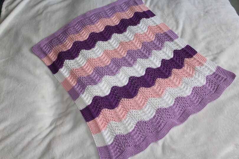 Strickanleitung Babydecke, Plaid, Wellenmuster, Größe ca. 60 x 70 cm, für Anfänger geeignet