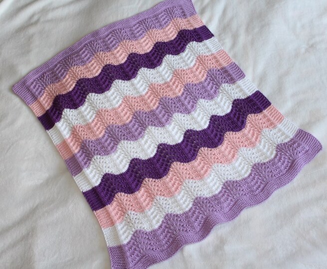 Strickanleitung Babydecke, Plaid, Wellenmuster, Größe ca. 60 x 70 cm, für Anfänger geeignet
