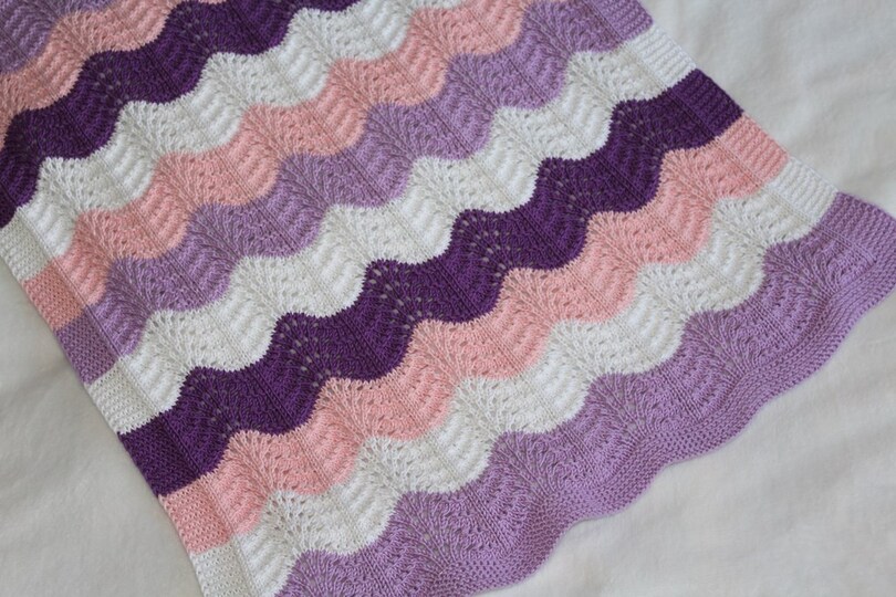 Strickanleitung Babydecke, Plaid, Wellenmuster, Größe ca. 60 x 70 cm, für Anfänger geeignet