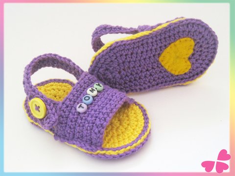 Häkelanleitung:  Baby Sandalen mit Herz Applikation (4 Größen)