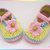 Häkelanleitung: Babyschuhe mit Blume (Frühchen bis 1 Jahr)