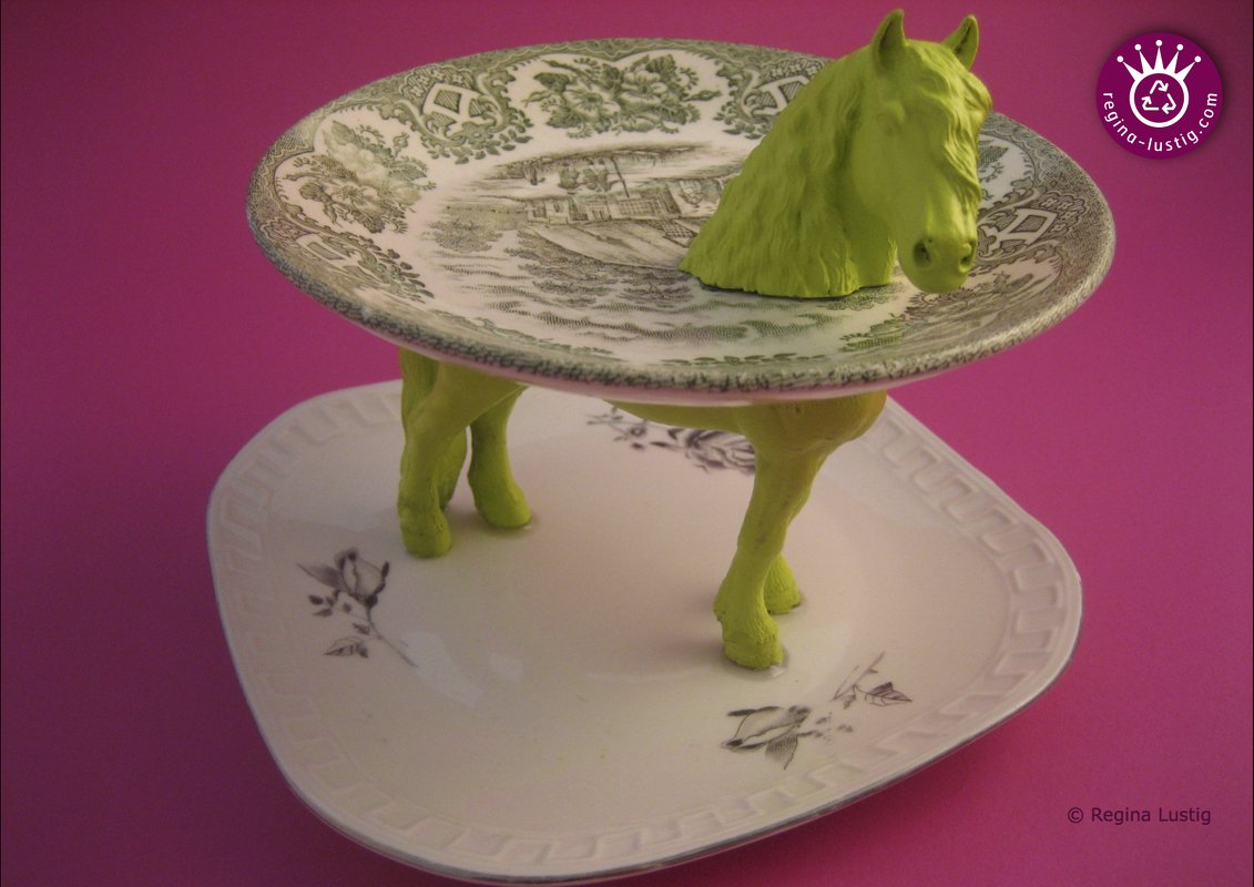 Etagere aus Tellern und Pferd, Upcycling