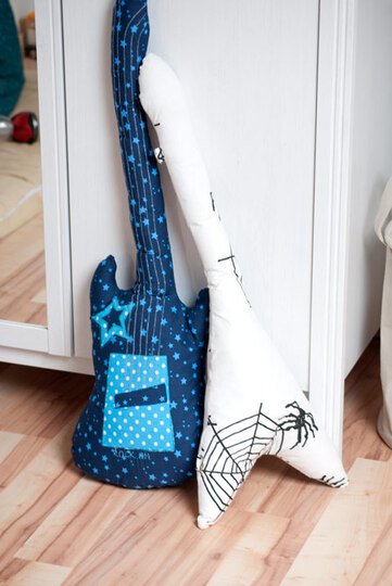 Nähgitarre ~ Gitarre nähen ~ Schnittmuster und Nähanleitung